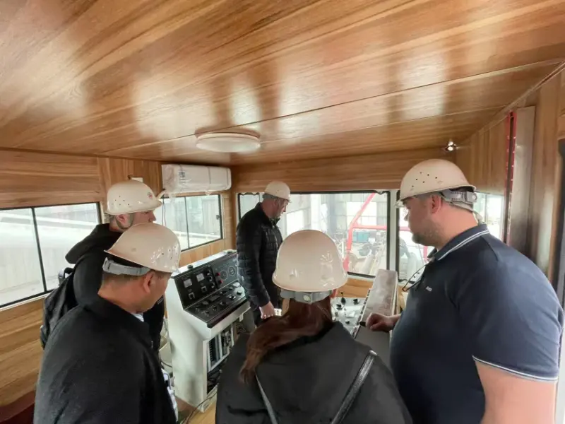 ロシアの顧客がJMD550カッターサクション浚渫船の点検のため訪問